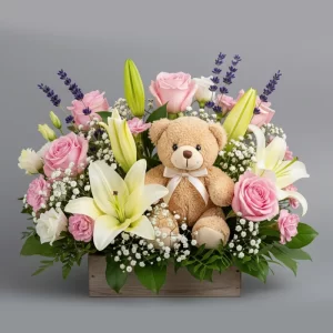 Arreglo bases rosas lirios y peluche